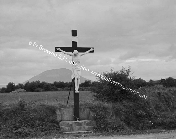 ROAD TO LOUGH TALT STATUE